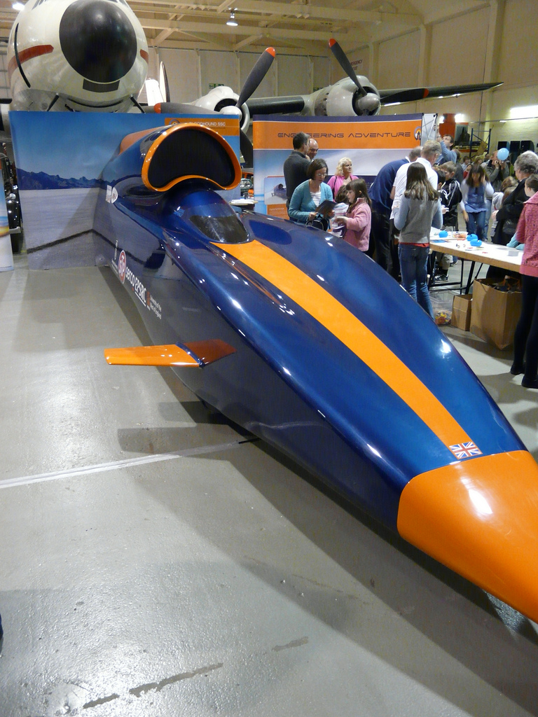 Самое быстрое фото. Бладхаунд SSC. Bloodhound SSC 2020. Bloodhound SSC. Самая быстрая машина в мире.